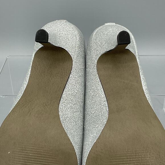 NEW Easy Street Women’s Chiffon Glitter Pumps Silver Size 8.5WW - Picture 9 of 10